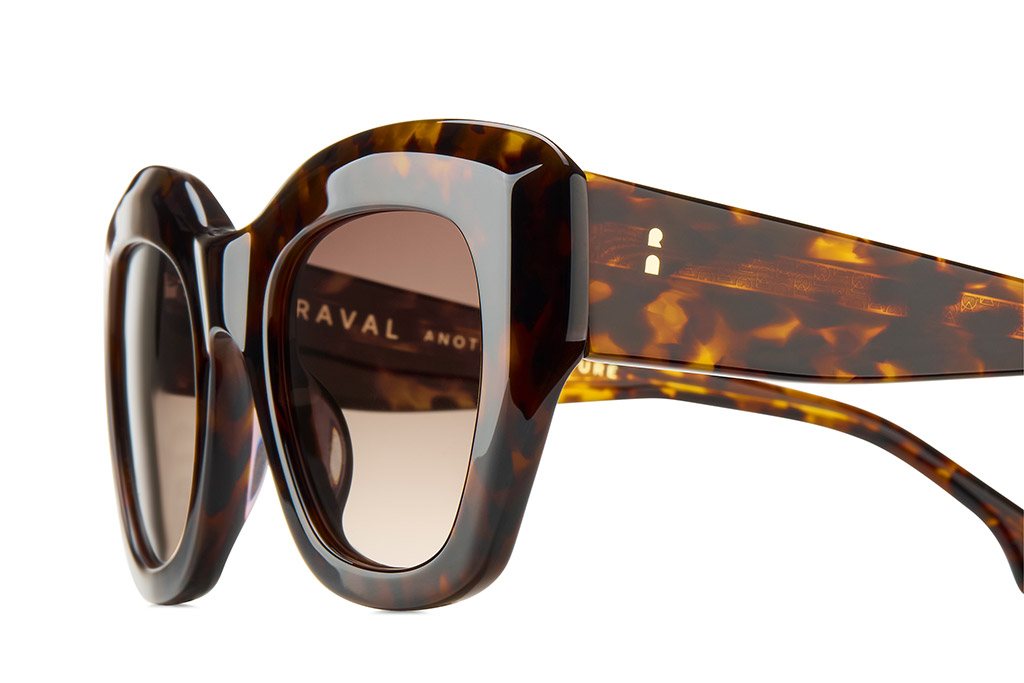 Fotografia de gafas de sol para la marca Raval eyewear