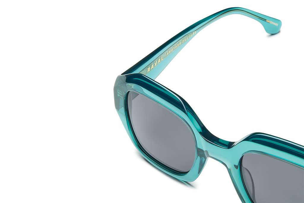 Fotografia de gafas de sol para la marca Raval eyewear
